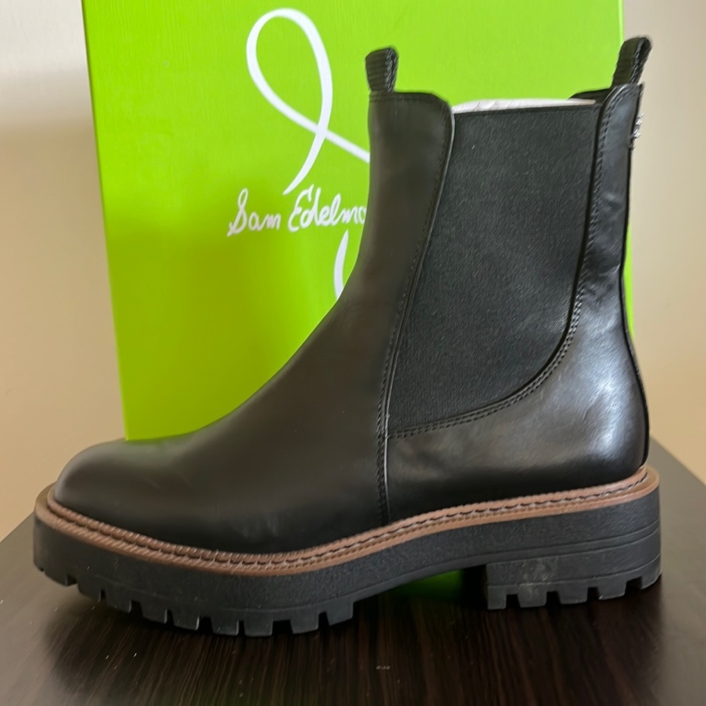 Black leather Chelsea boots